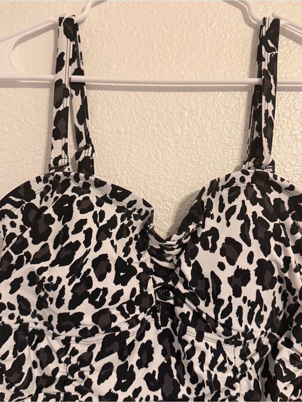 Torrid Womens Size 0 Large White & Black Leopard Print One Piece Swimsuit NWT - Picture 2 of 11